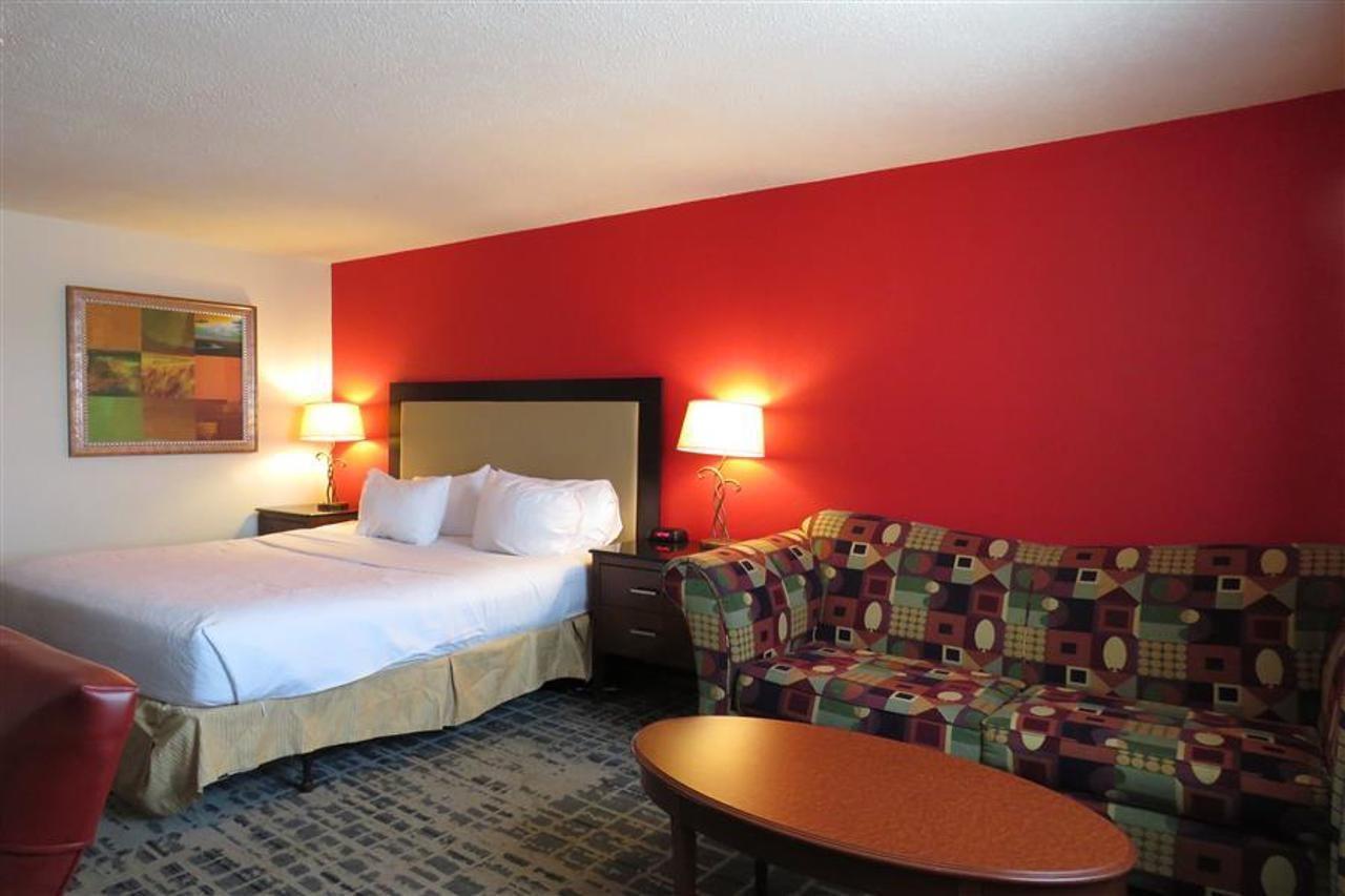 ホテル Baymont By Wyndham Ferndale/Royal Oak エクステリア 写真