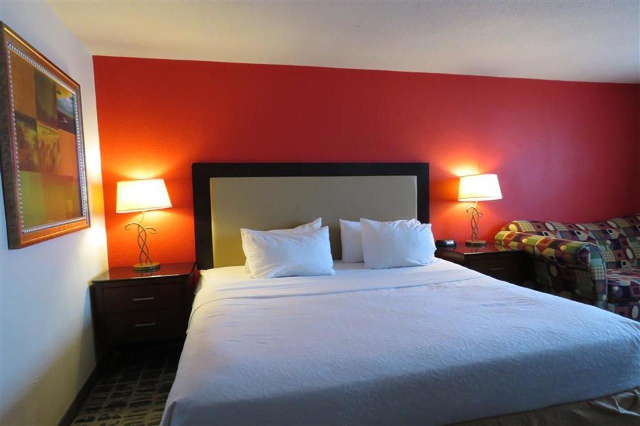 ホテル Baymont By Wyndham Ferndale/Royal Oak エクステリア 写真