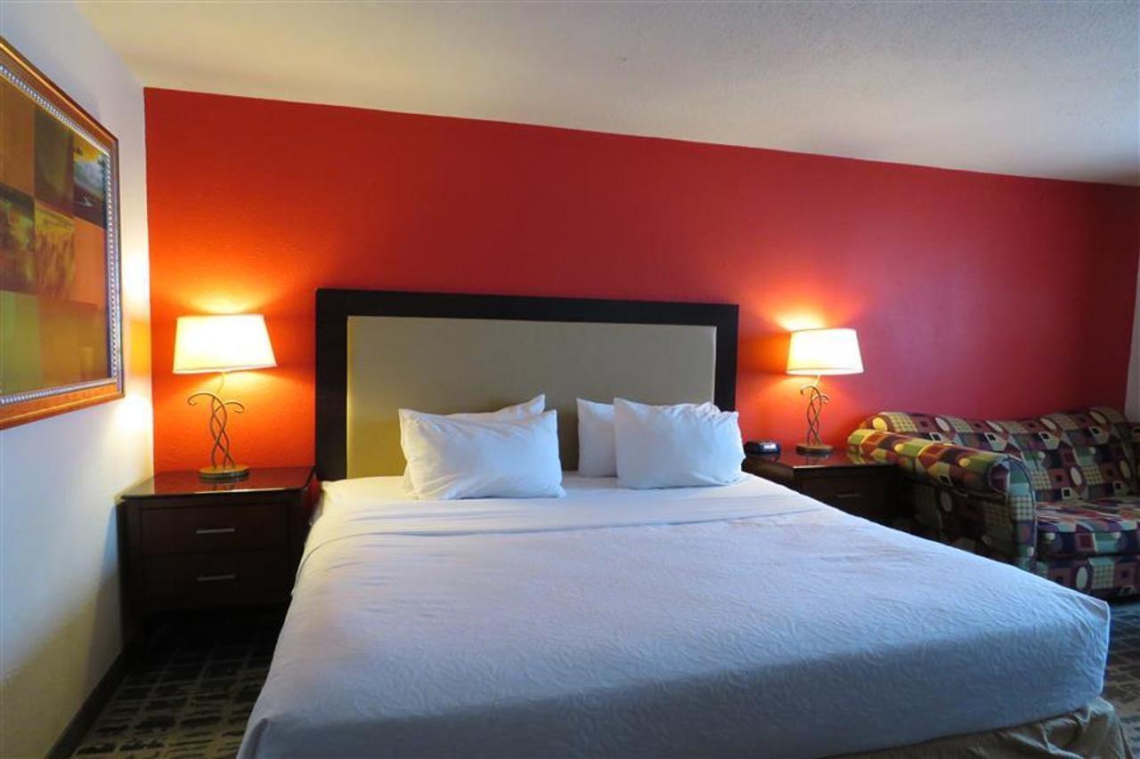 ホテル Baymont By Wyndham Ferndale/Royal Oak エクステリア 写真