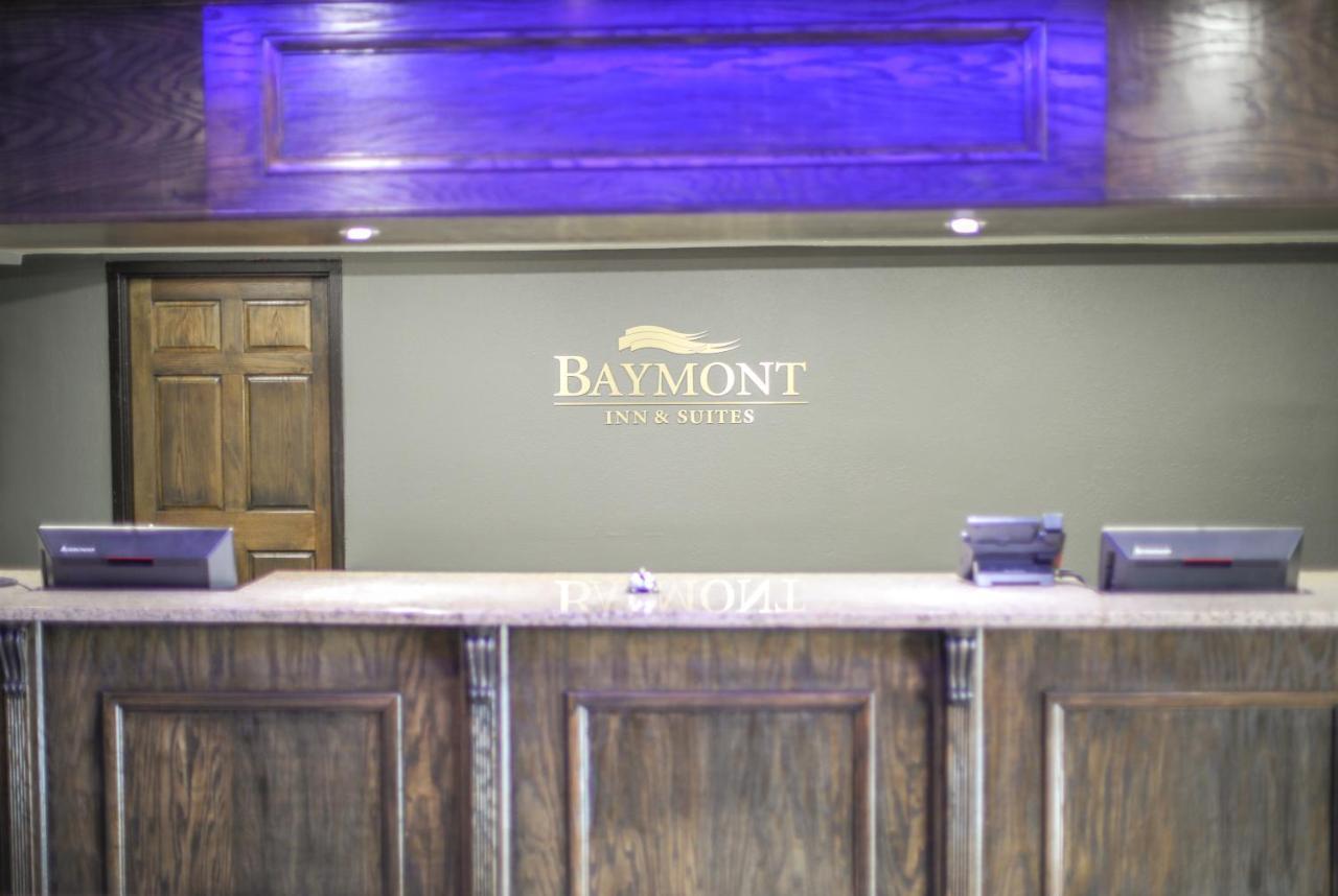 ホテル Baymont By Wyndham Ferndale/Royal Oak エクステリア 写真