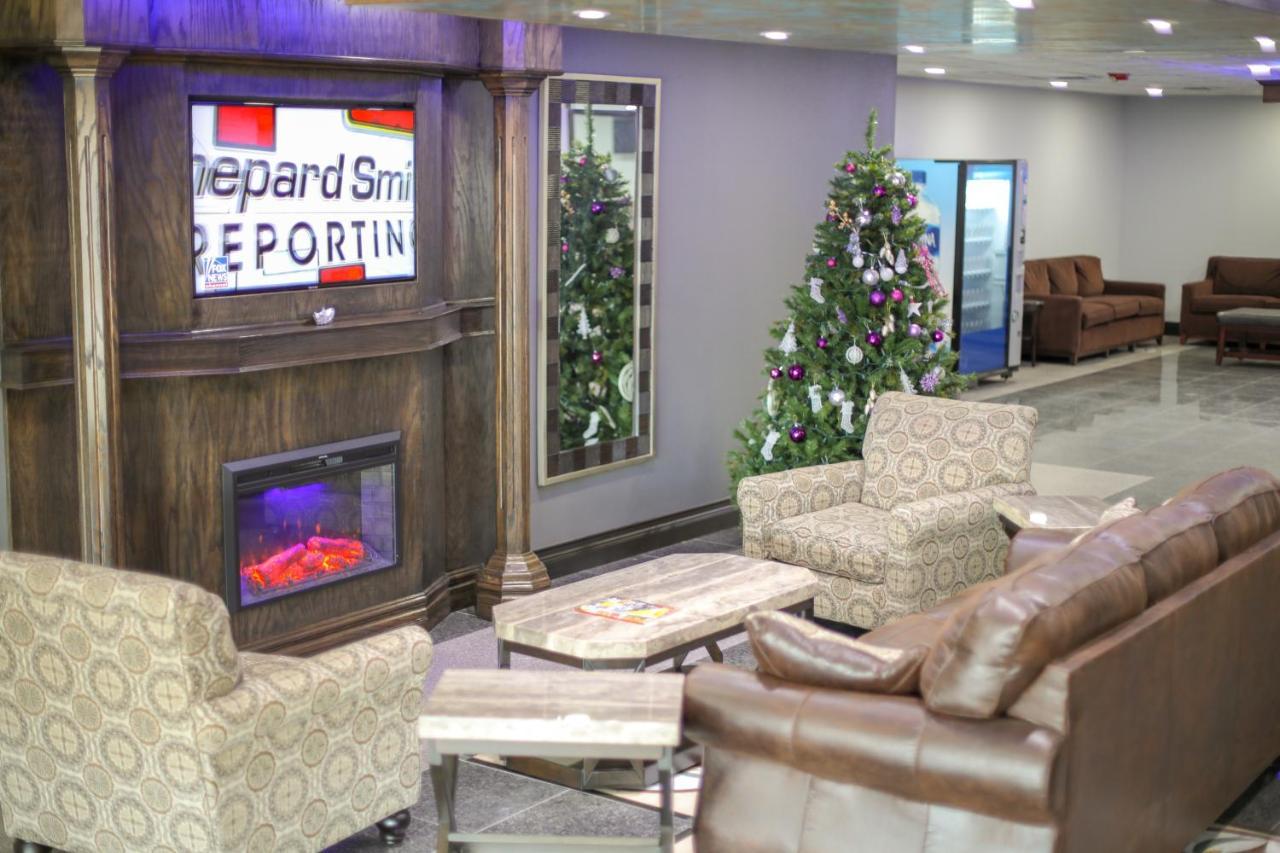 ホテル Baymont By Wyndham Ferndale/Royal Oak エクステリア 写真